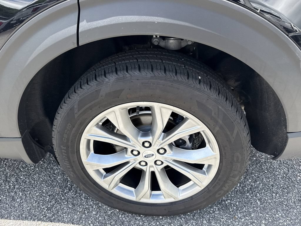 Used 2024 Ford Explorer XLT w/ Equipment Group 202A AWD/4WD image 19