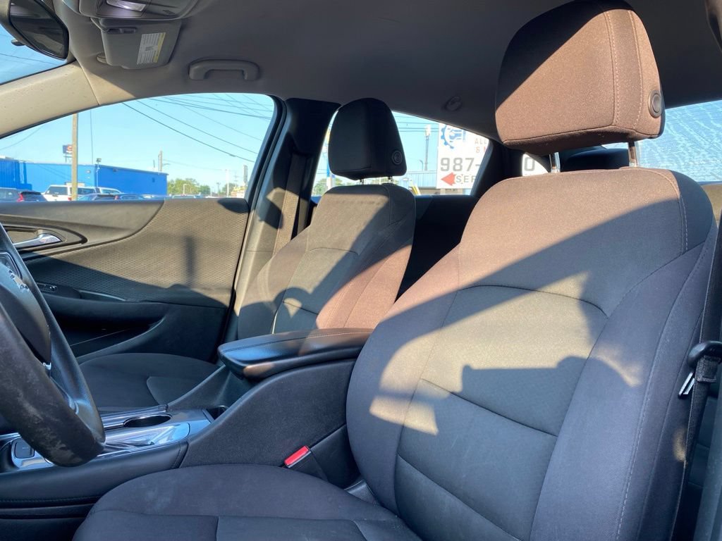 Used 2017 Chevrolet Malibu LT FWD image 8