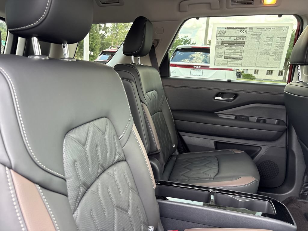 New 2026 Nissan Pathfinder Platinum FWD image 27