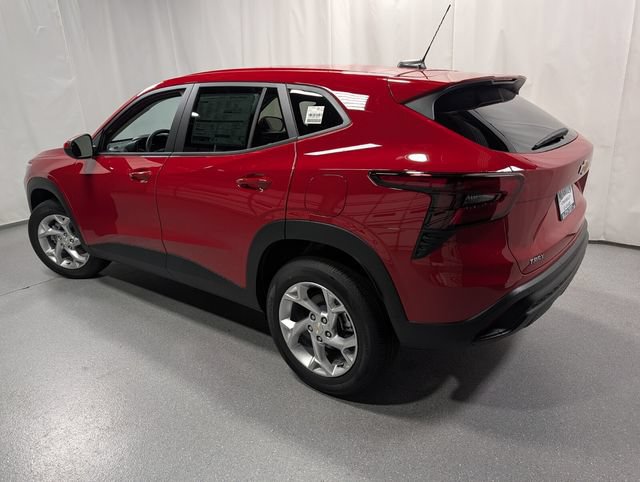 New 2026 Chevrolet Trax LS w/ LS Convenience Package FWD image 5