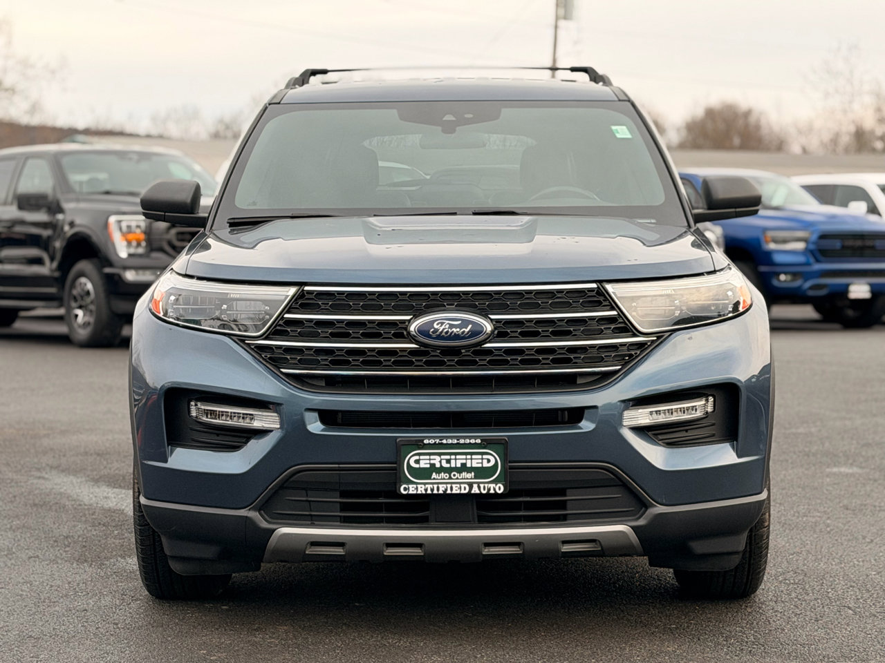 Used 2020 Ford Explorer XLT w/ Equipment Group 202A image 2