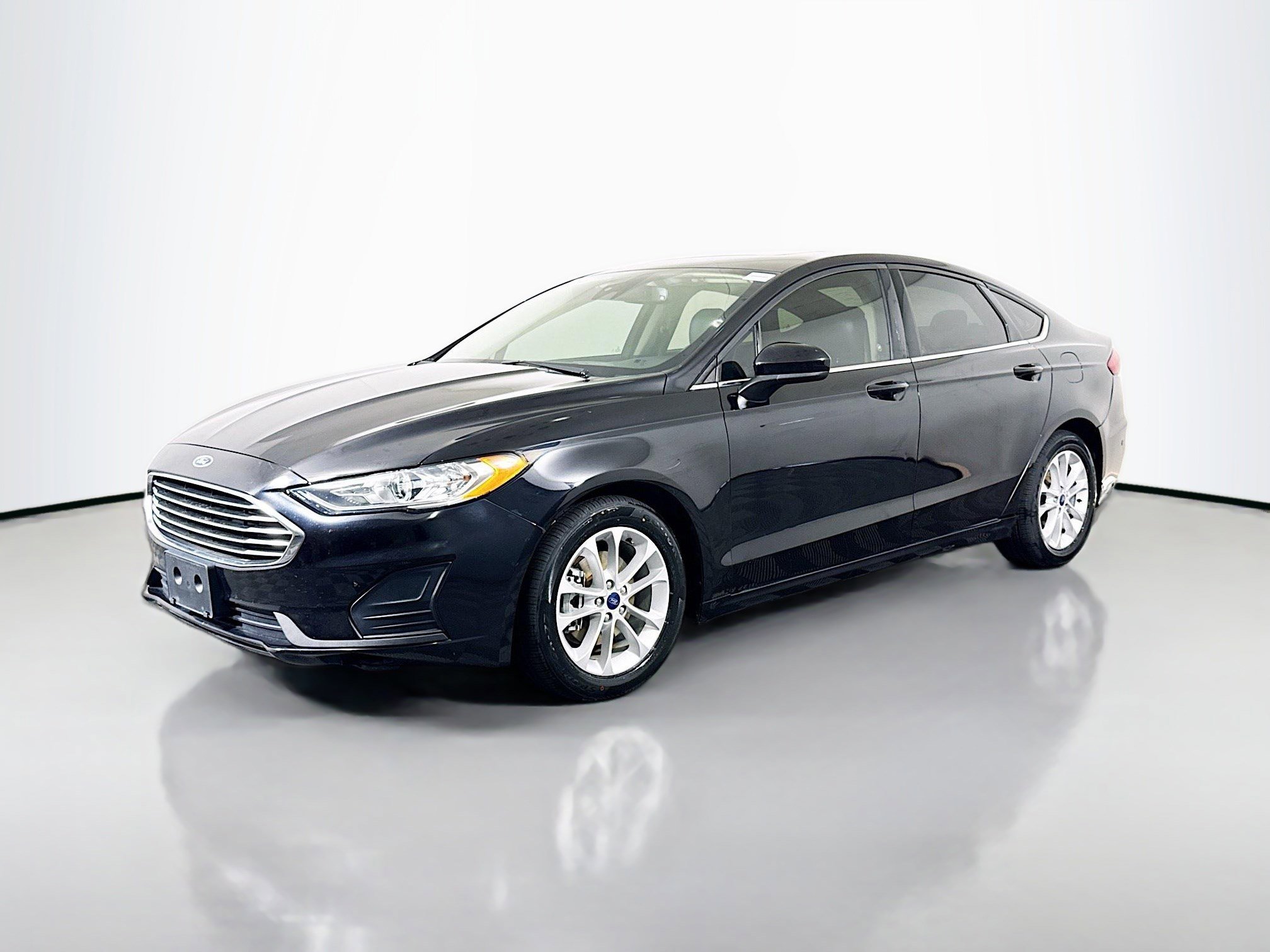 Used 2020 Ford Fusion SE image 4
