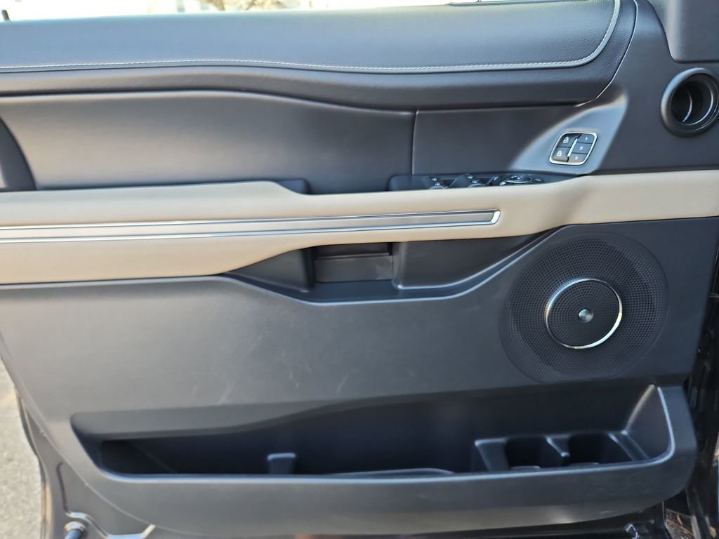 Used 2024 Ford Expedition Limited image 28