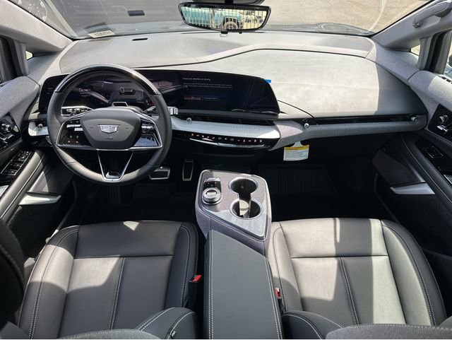 Used 2025 Cadillac Optiq Luxury 1 image 18