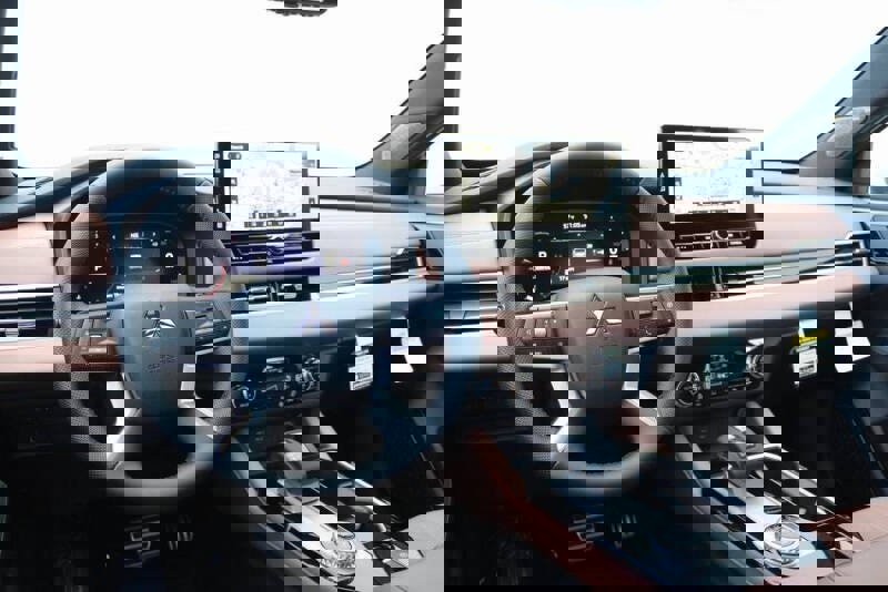 New 2026 Mitsubishi Outlander SEL image 13