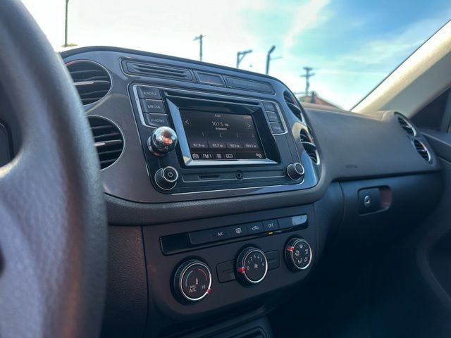 Used 2017 Volkswagen Tiguan Limited w/ Alloy Wheels Package image 18