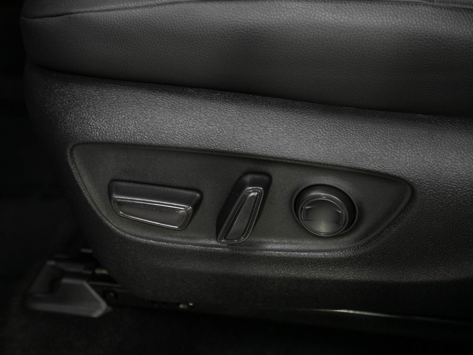 Used 2025 Toyota Grand Highlander AWD image 25