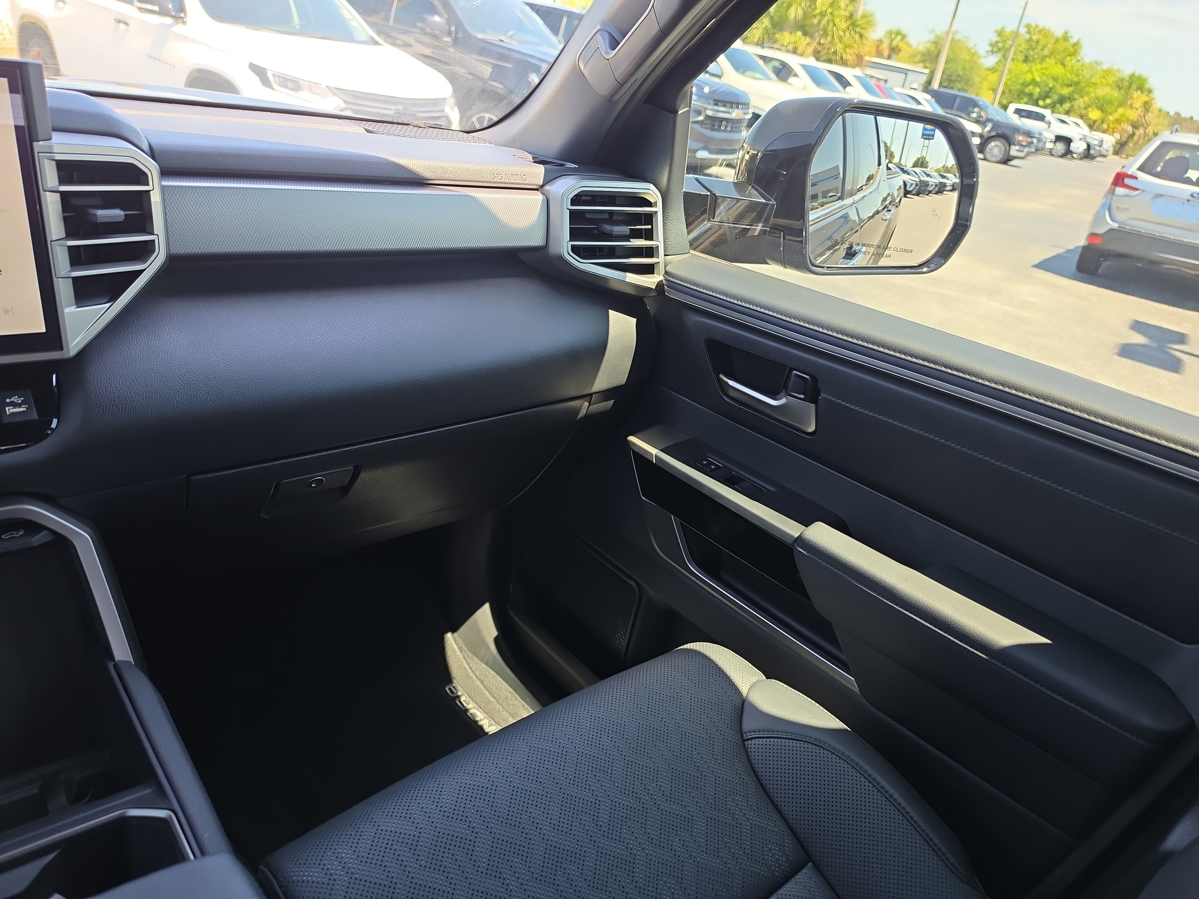 Used 2025 Toyota Tundra Limited AWD/4WD image 10