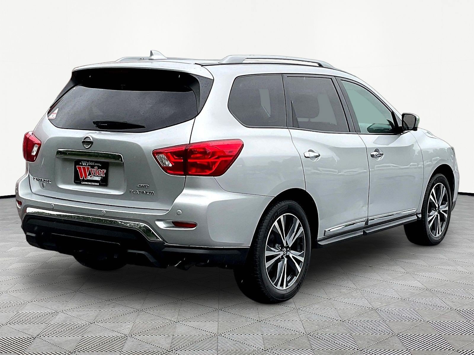 Used 2020 Nissan Pathfinder Platinum AWD/4WD image 6