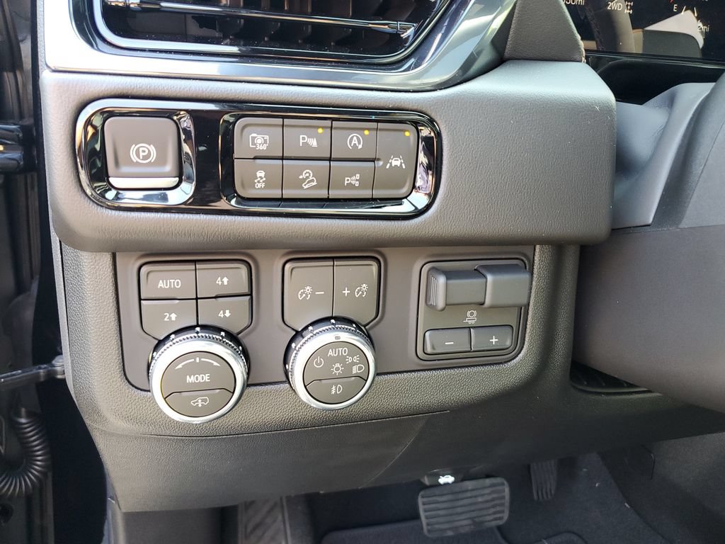 New 2026 GMC Yukon AT4 w/ AT4 Premium Plus Package AWD/4WD image 23