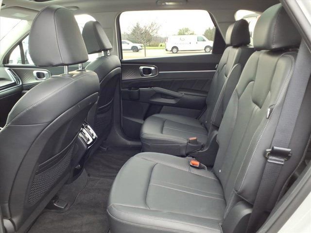 Used 2025 Kia Sorento SX image 28