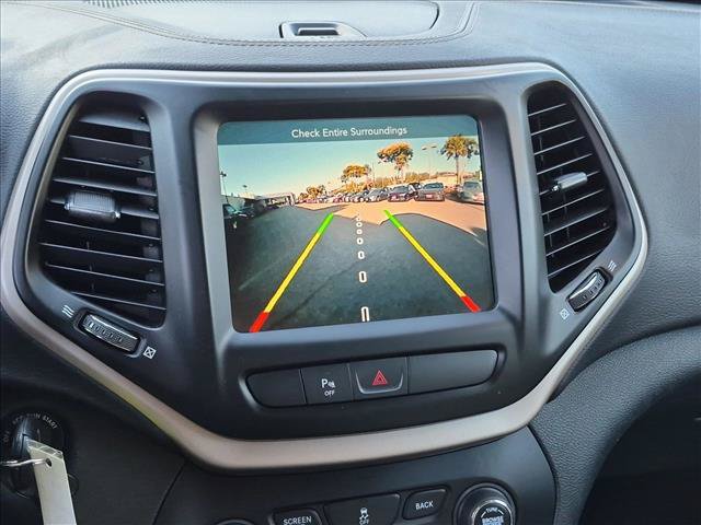 Used 2018 Jeep Cherokee Latitude FWD image 14