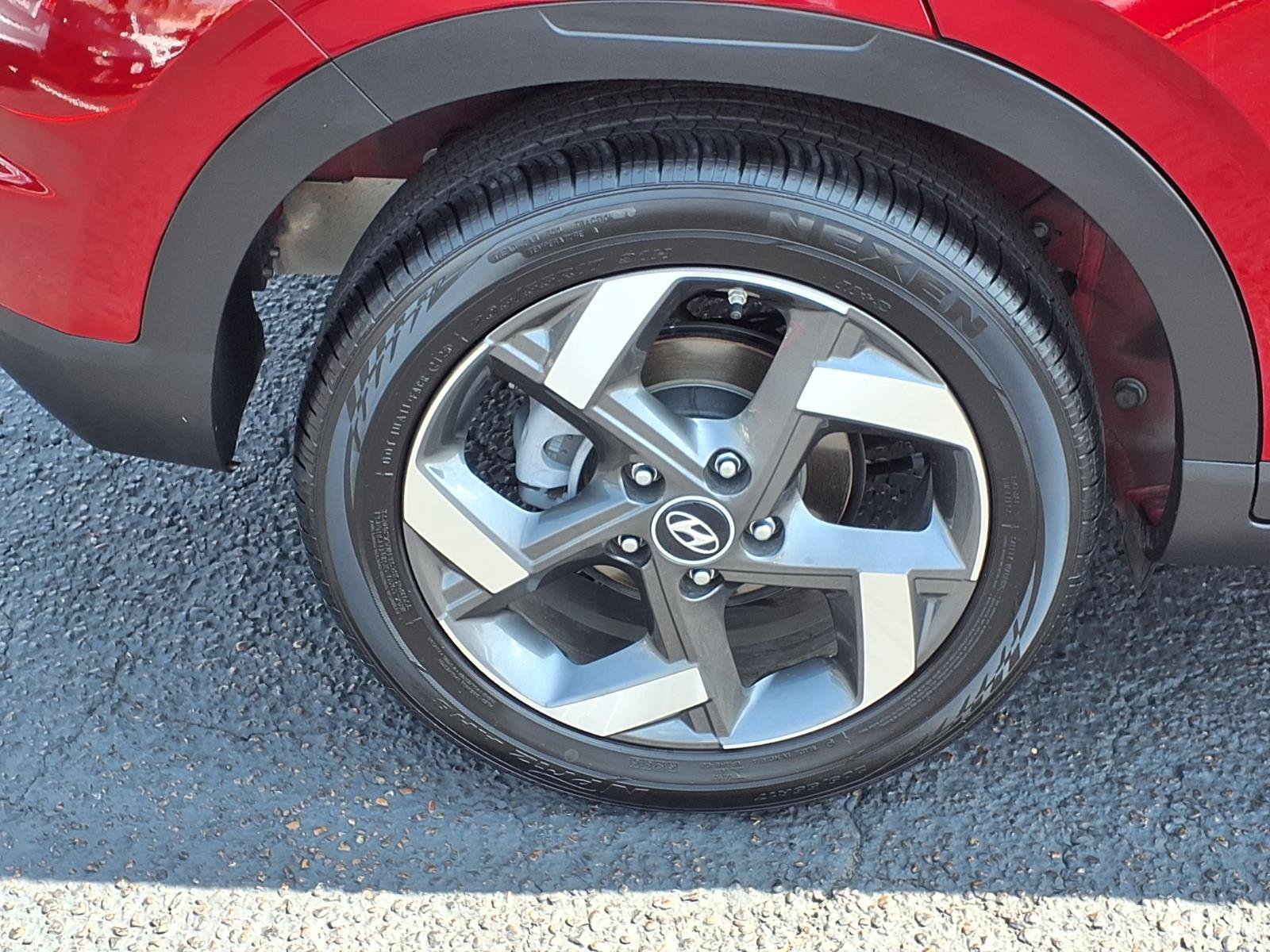 Certified 2025 Hyundai Venue Limited FWD image 9