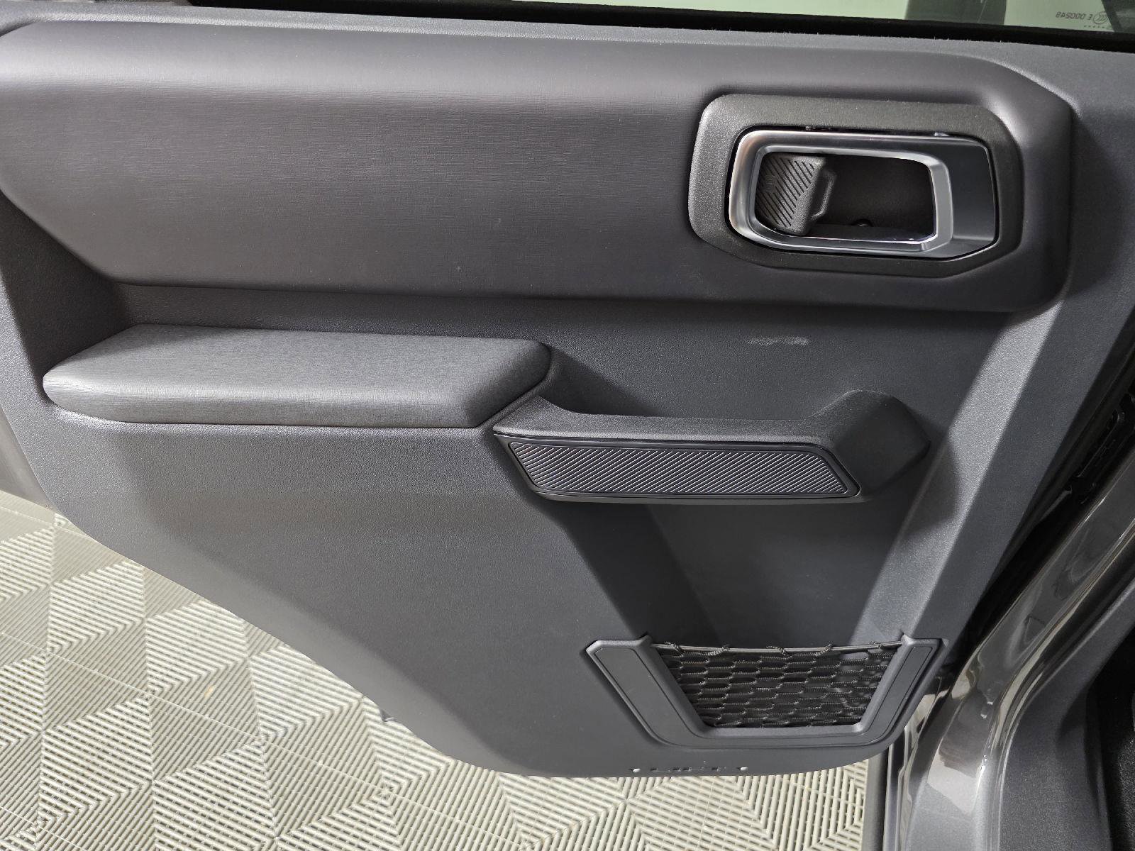 Used 2025 Ford Bronco Badlands image 16