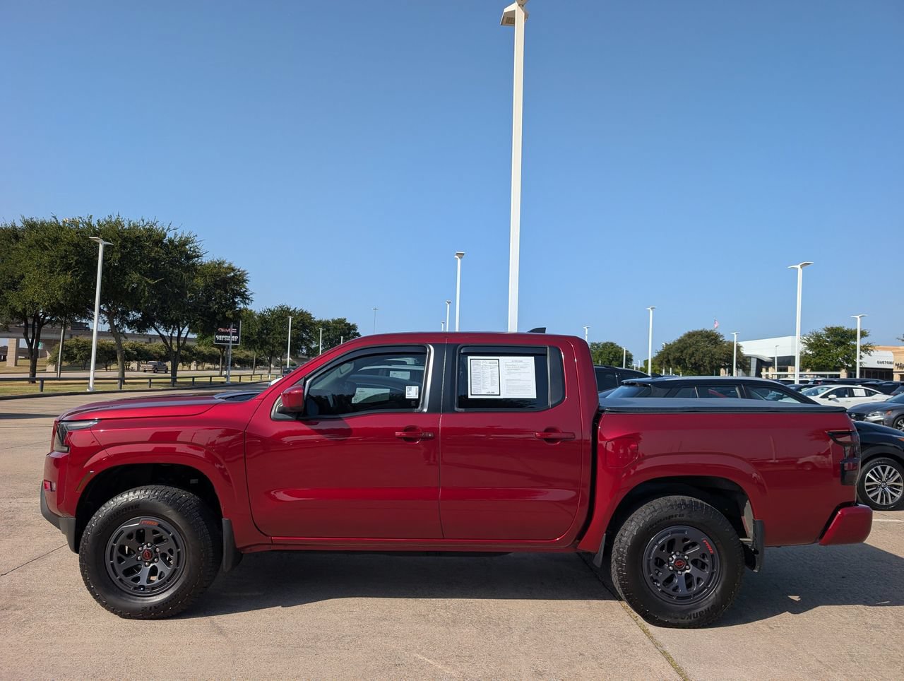 Certified 2024 Nissan Frontier SL w/ Technology Package RWD image 3