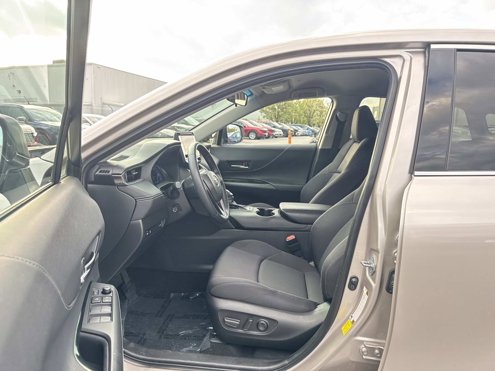 Used 2024 Toyota Venza LE image 19