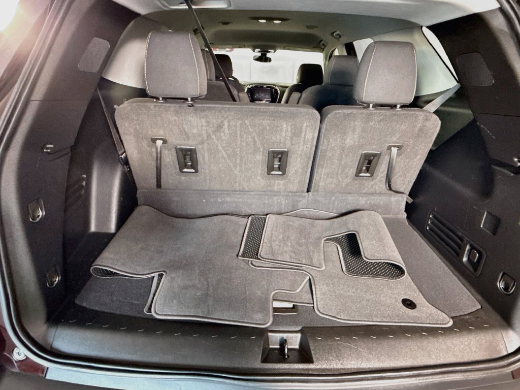 Used 2020 Chevrolet Traverse LT w/ LPO, Floor Liner Package AWD/4WD image 25