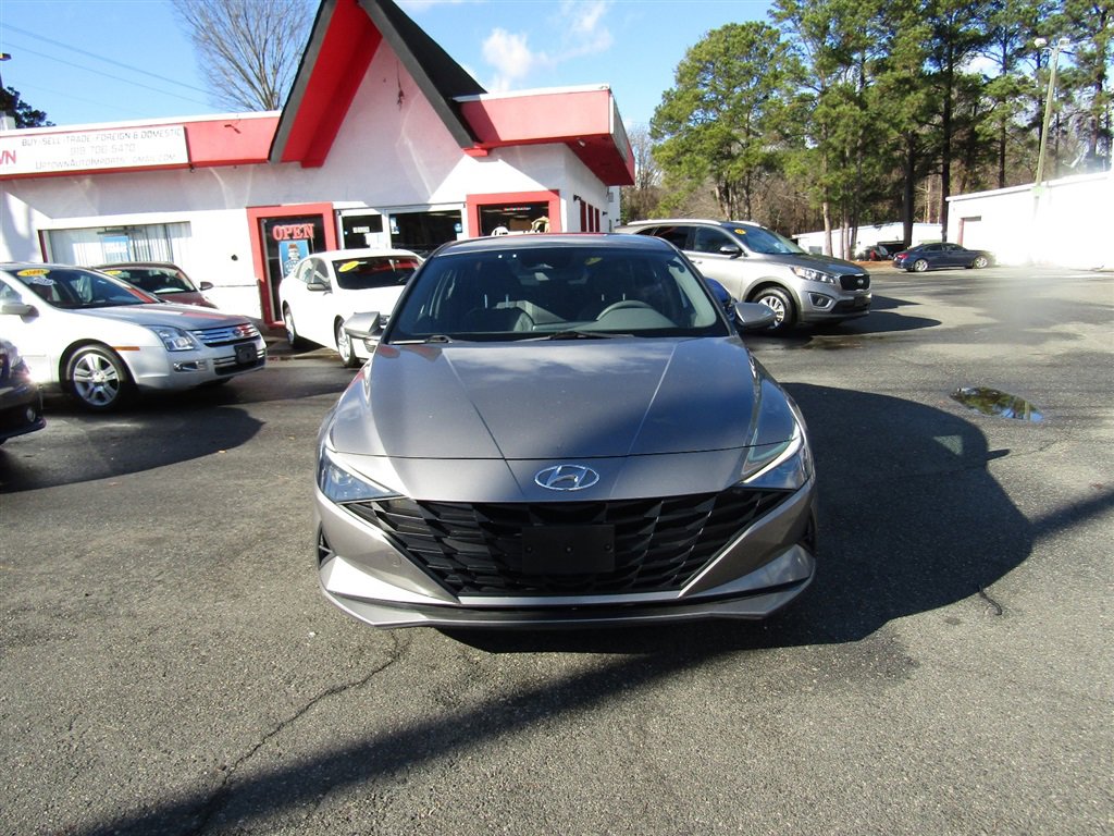 Used 2021 Hyundai Elantra SE image 2