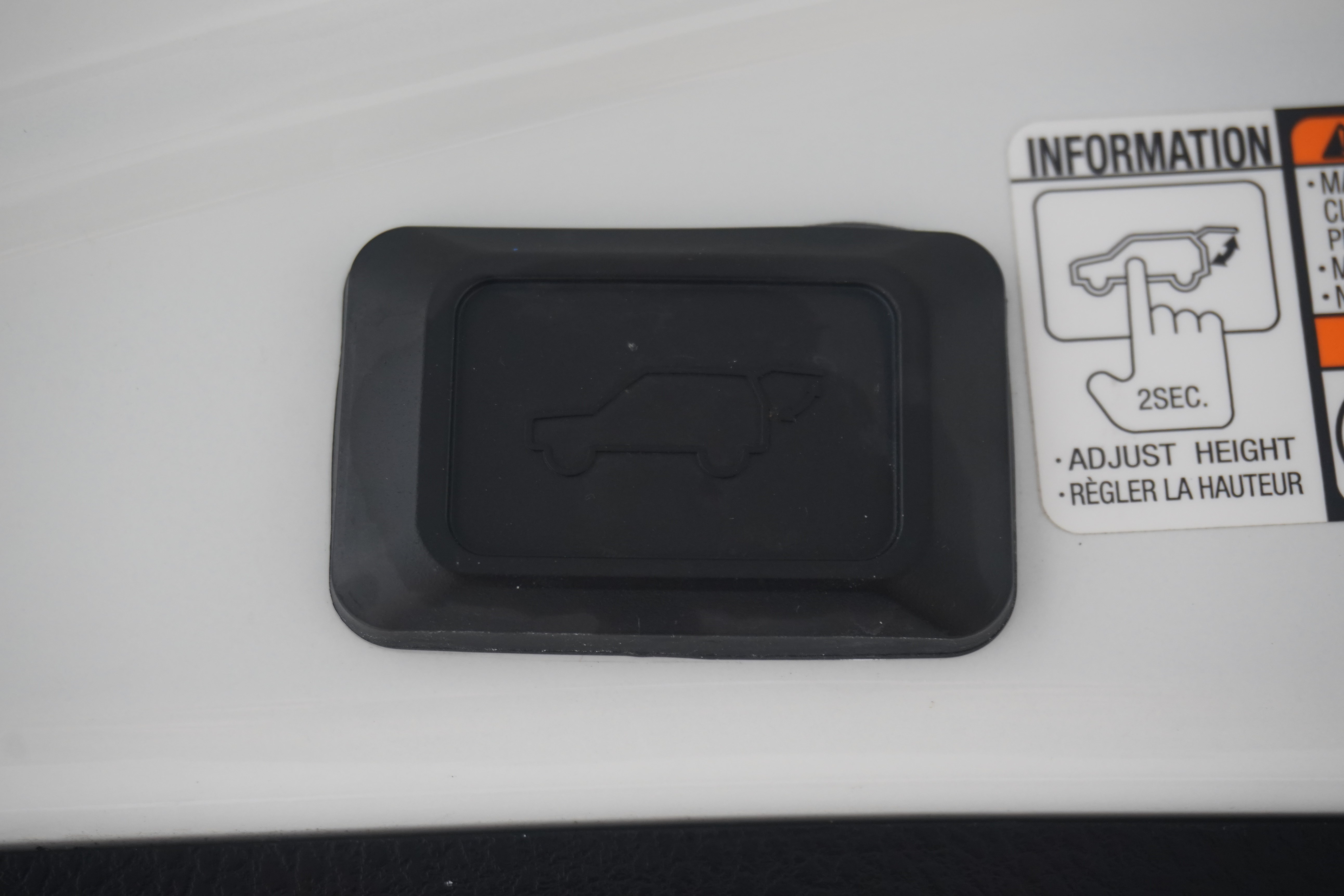 Used 2018 Toyota RAV4 Limited FWD image 29