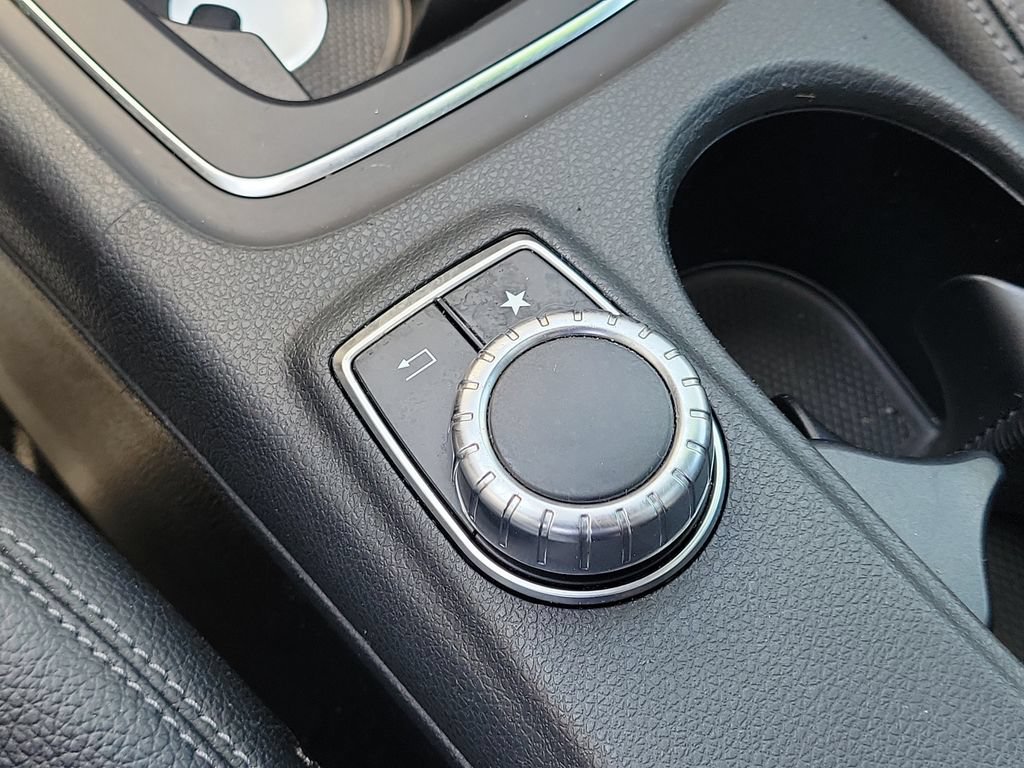 Used 2020 Mercedes-Benz GLA 250 4MATIC image 29