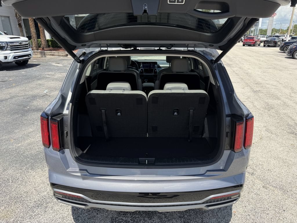 Certified 2023 Kia Sorento SX FWD image 13
