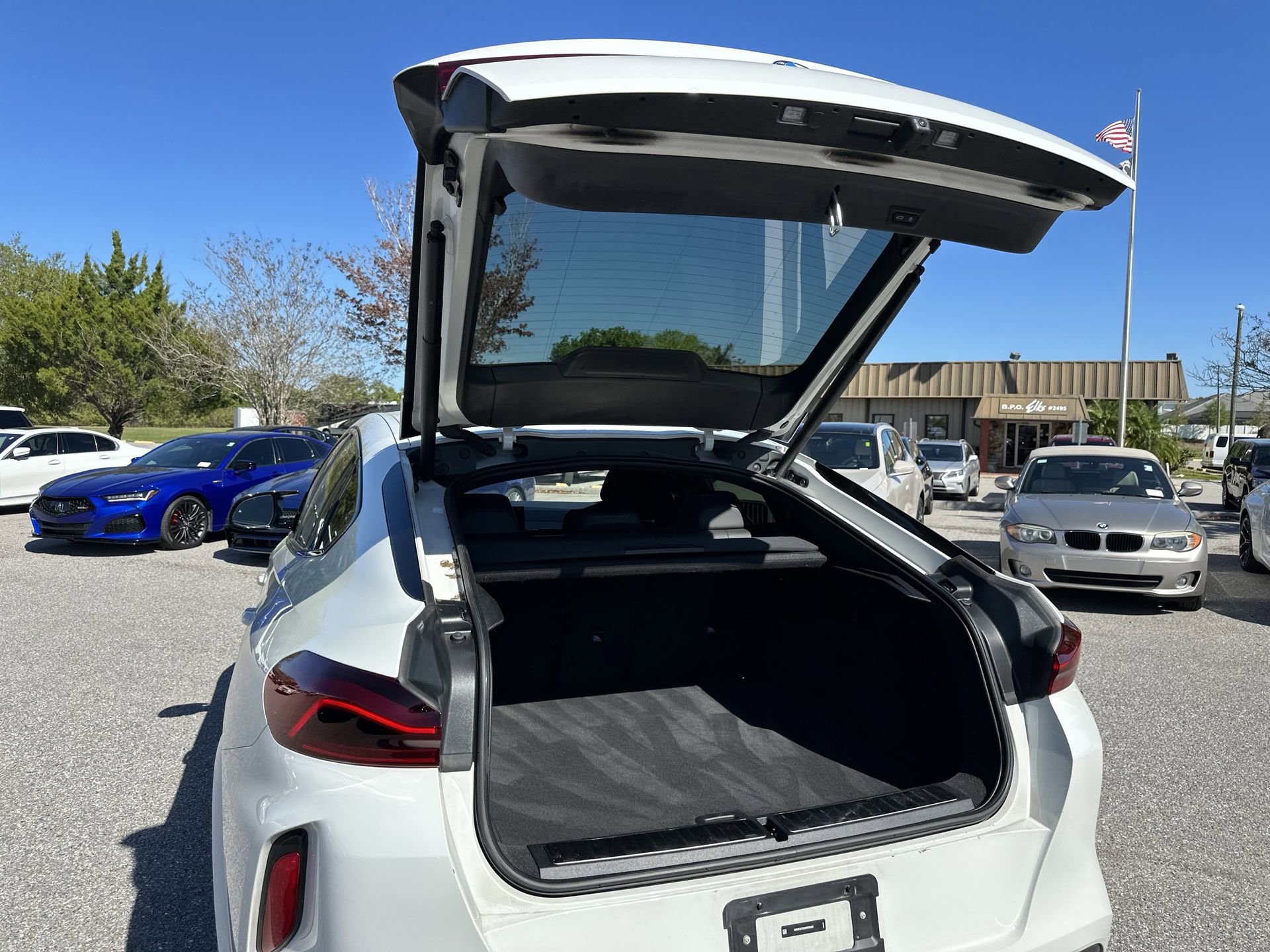 Used 2025 BMW X6 M Competition w/ Executive Package image 12