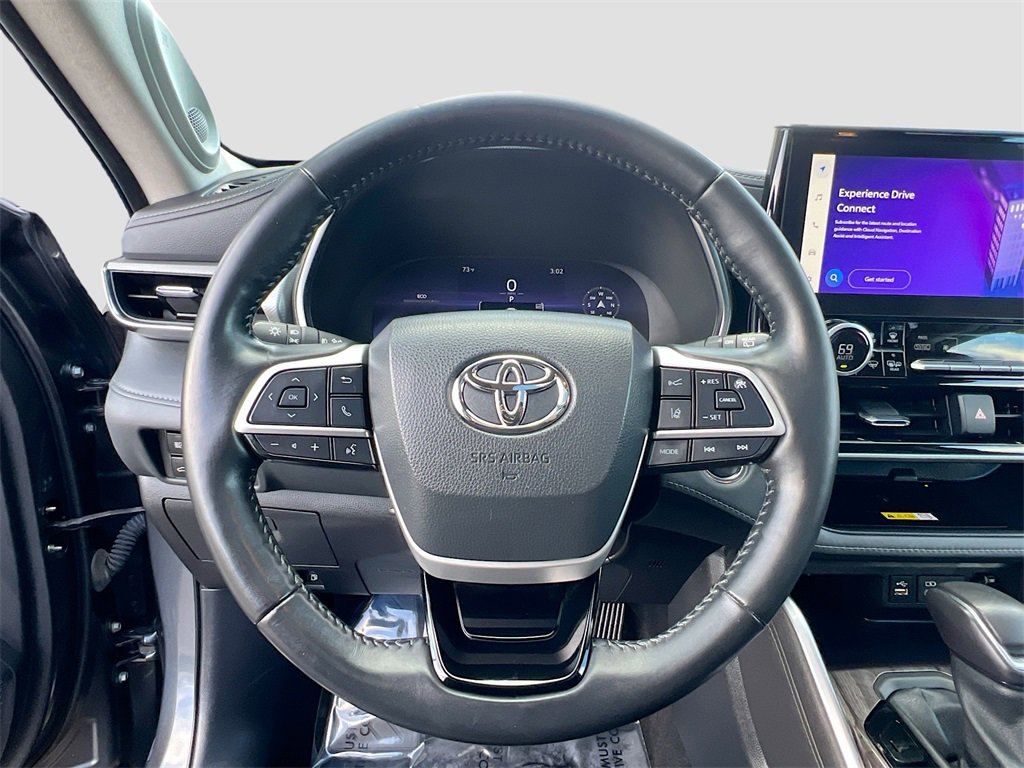 Used 2023 Toyota Highlander Platinum image 11