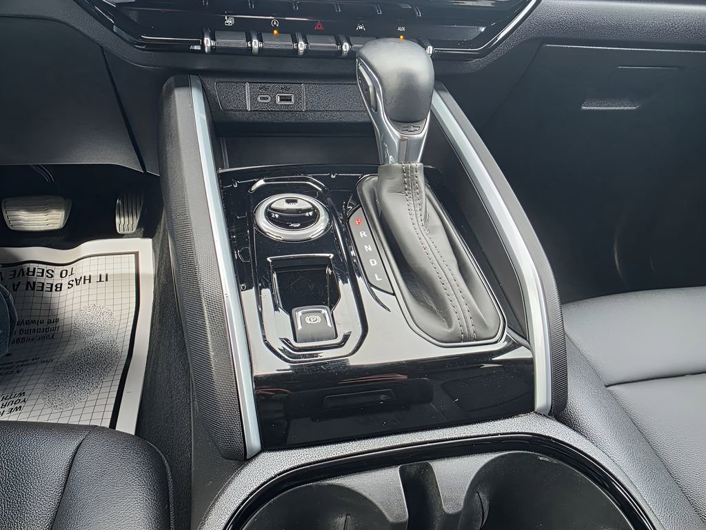 Used 2024 Chevrolet Colorado LT w/ LT Convenience Package III image 24