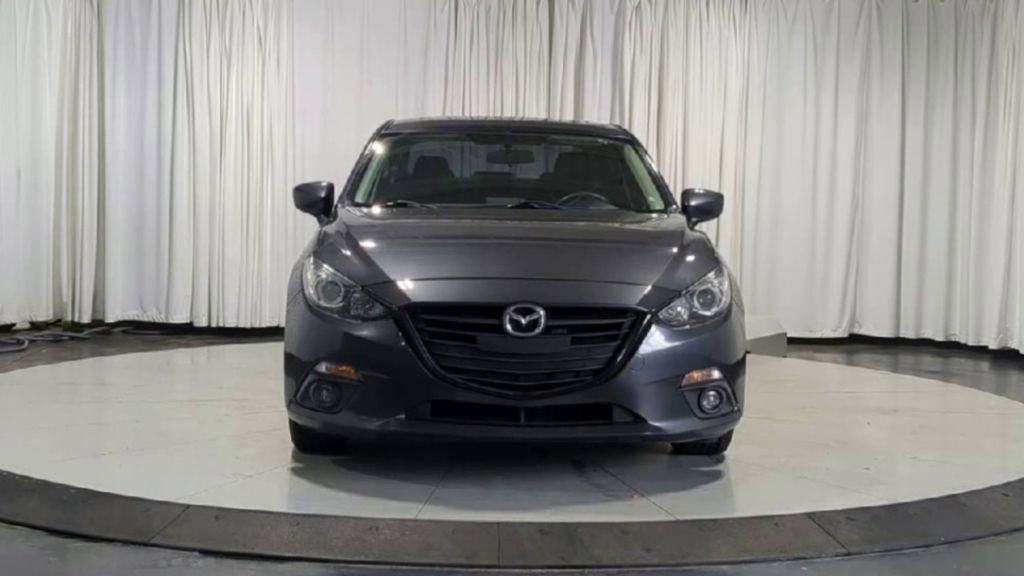 Used 2015 MAZDA MAZDA3 i Touring w/ Technology Package image 4