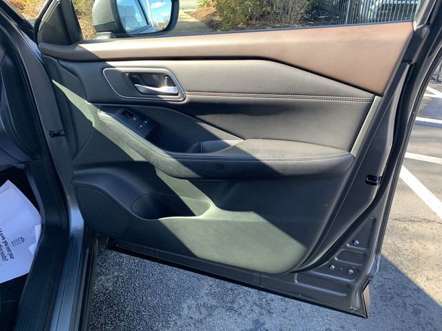 Used 2021 Nissan Rogue SV w/ Premium Package image 13