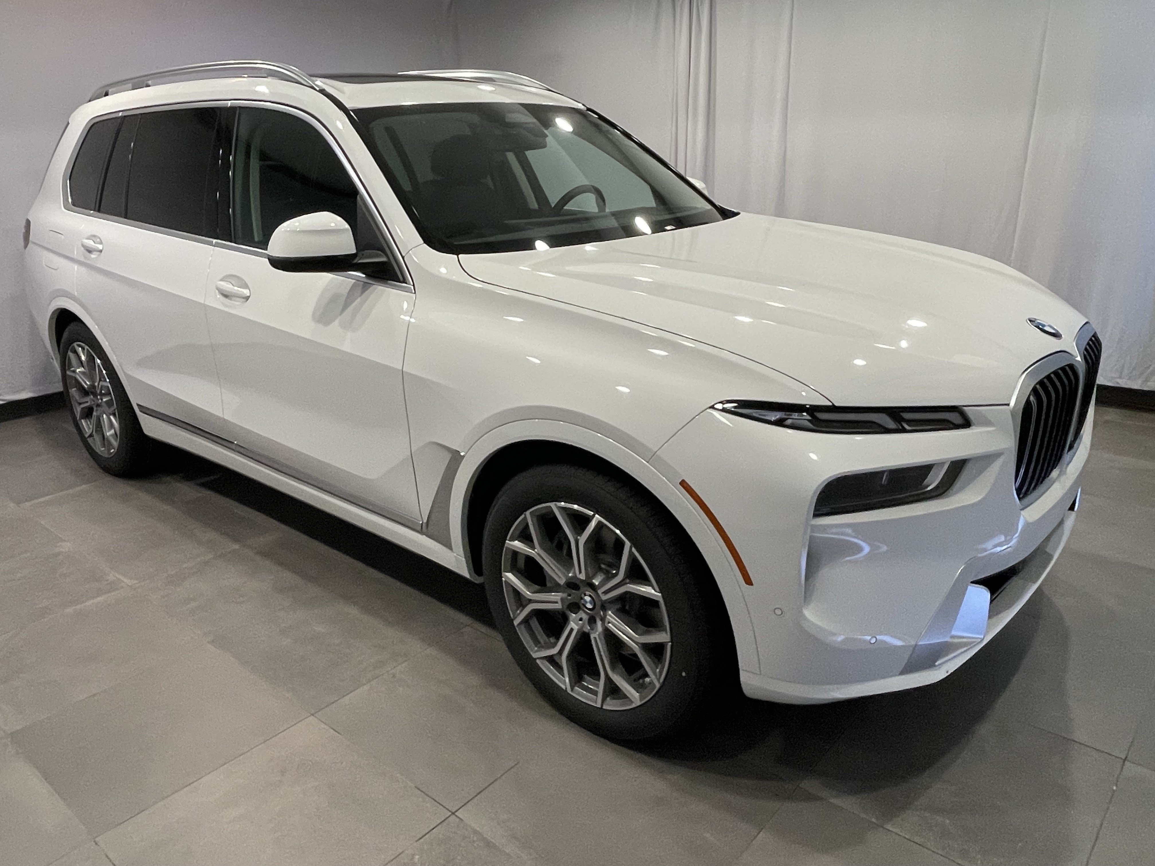 New 2027 BMW X7 xDrive40i w/ Premium Package AWD/4WD image 3