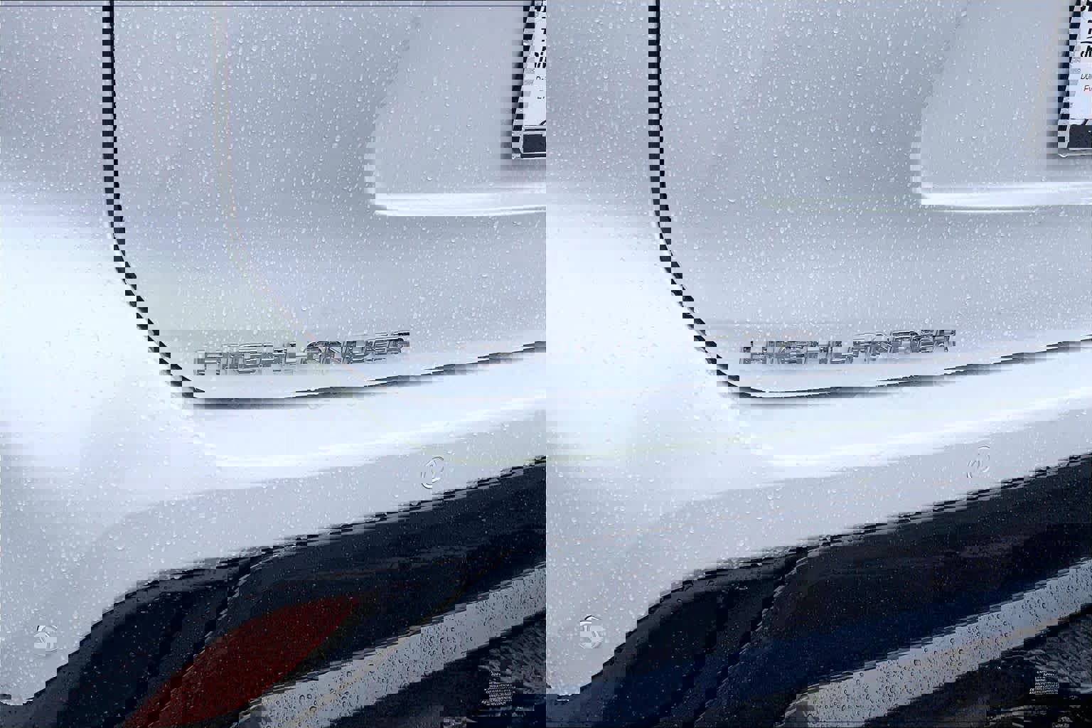 Used 2025 Toyota Highlander Limited image 29