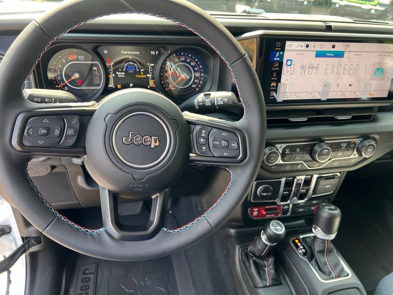 New 2026 Jeep Wrangler Unlimited Sport w/ Dual Top Group AWD/4WD image 21
