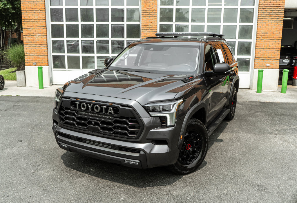Used 2023 Toyota Sequoia 4WD image 2