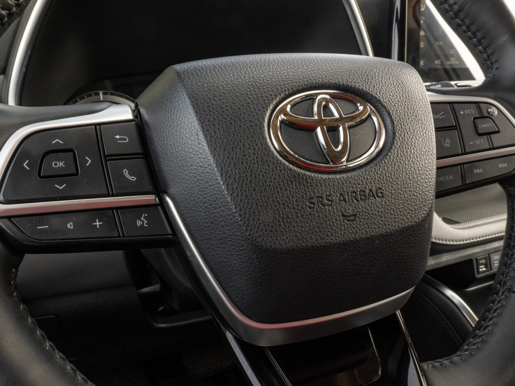 Used 2022 Toyota Highlander Platinum AWD/4WD image 32