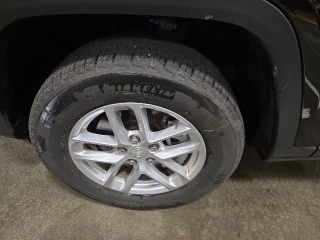 Used 2024 Jeep Grand Cherokee L Laredo AWD/4WD image 10