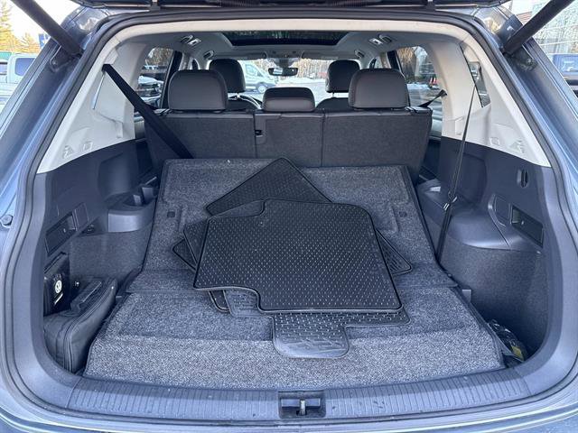 Used 2020 Volkswagen Tiguan SEL w/ 3rd Row Seat Package image 7