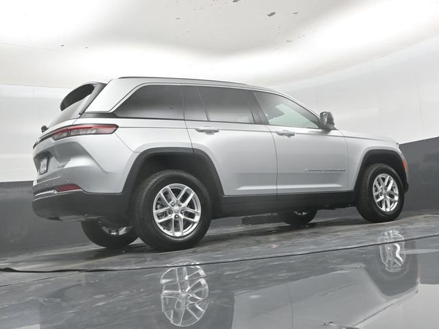 New 2026 Jeep Grand Cherokee Laredo w/ Trailer Tow Package AWD/4WD image 40