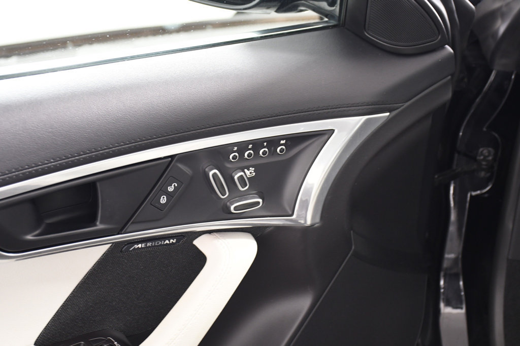 Used 2018 Jaguar F-TYPE Coupe RWD image 17