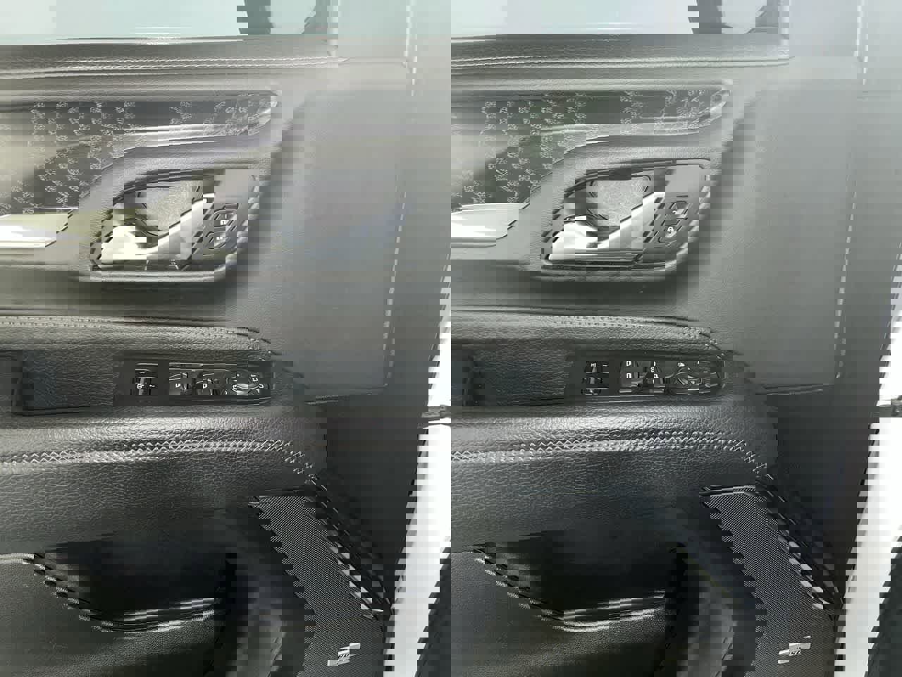 Used 2024 GMC Yukon Denali image 13