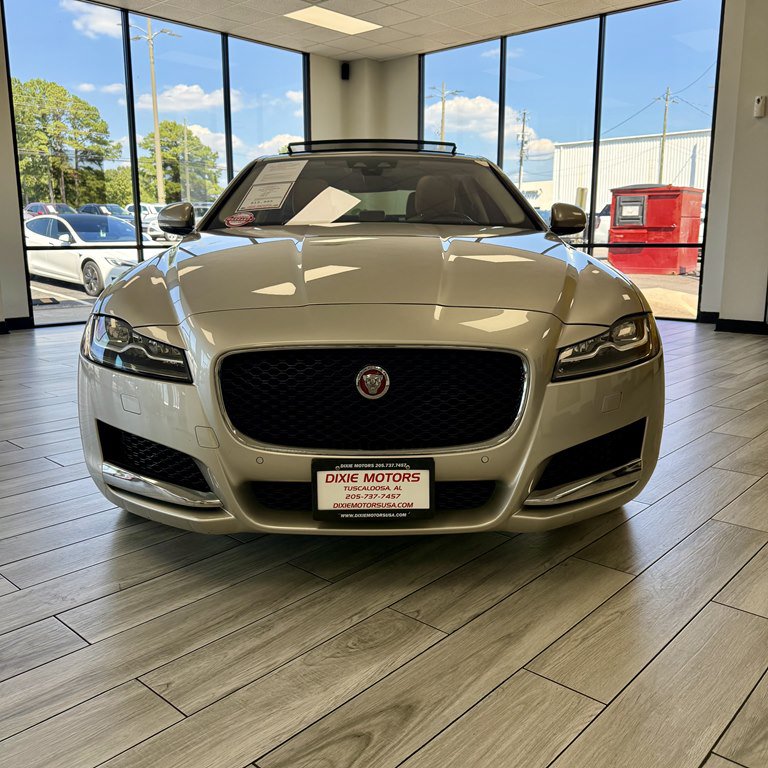 Used 2016 Jaguar XF Premium AWD/4WD image 2
