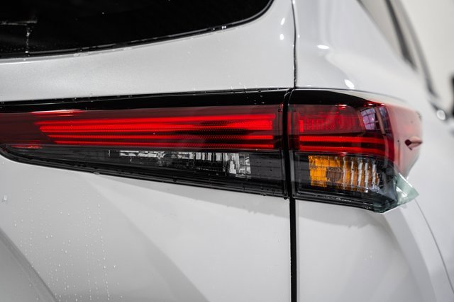 New 2026 Toyota Highlander Platinum image 7