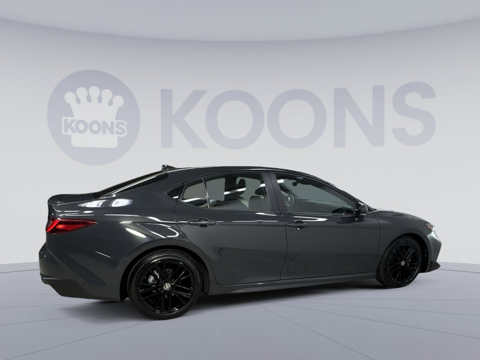 Used 2025 Toyota Camry SE w/ Convenience Package image 13