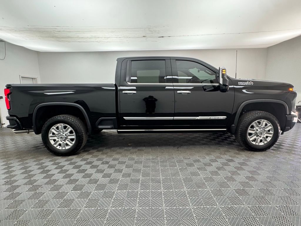 Used 2025 Chevrolet Silverado 2500 High Country w/ Technology Package AWD/4WD image 10