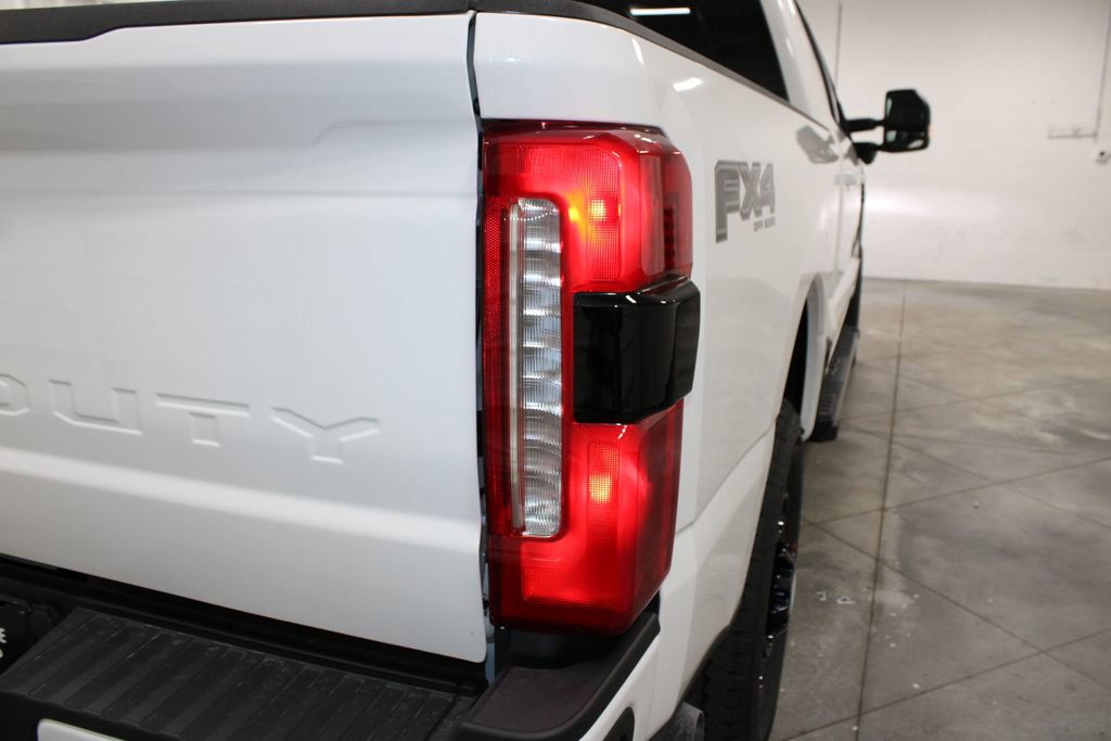 New 2026 Ford F250 Lariat w/ Black Appearance Package image 32