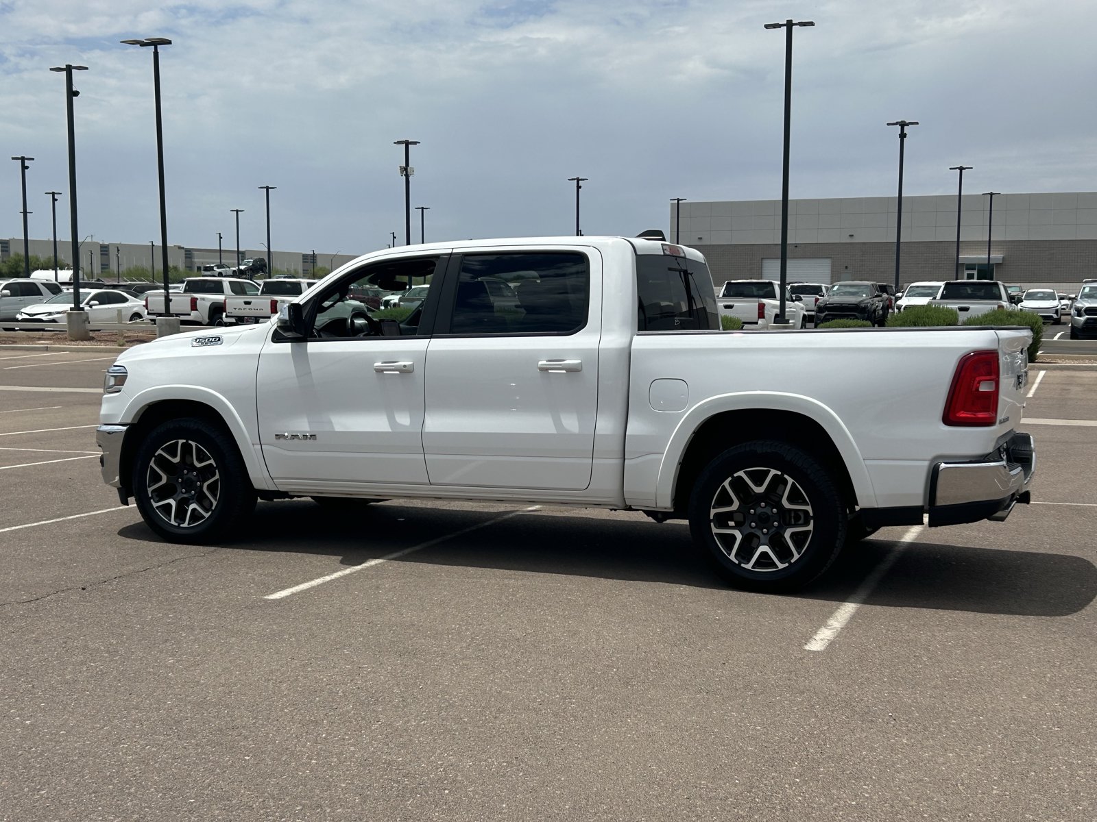 Used 2025 RAM 1500 Laramie AWD/4WD image 3