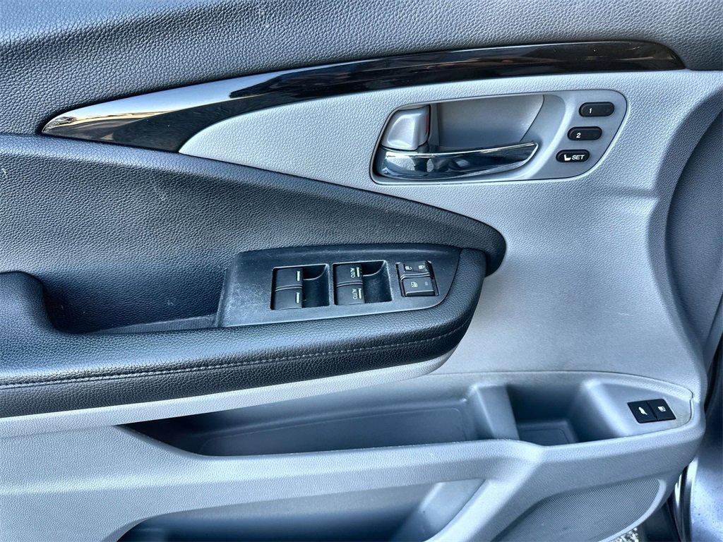 Used 2022 Honda Pilot Touring image 15
