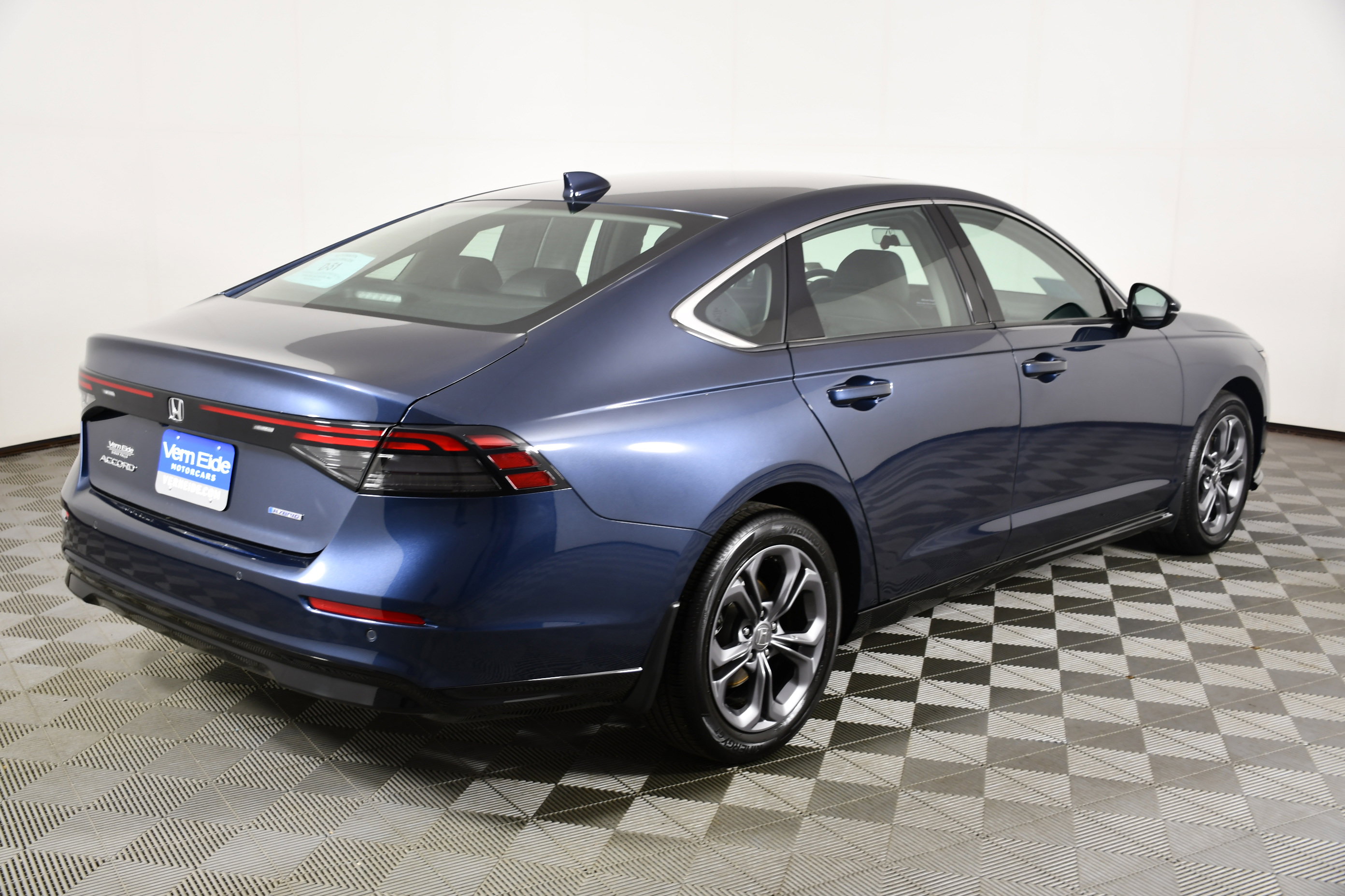 Certified 2025 Honda Accord EX-L image 6