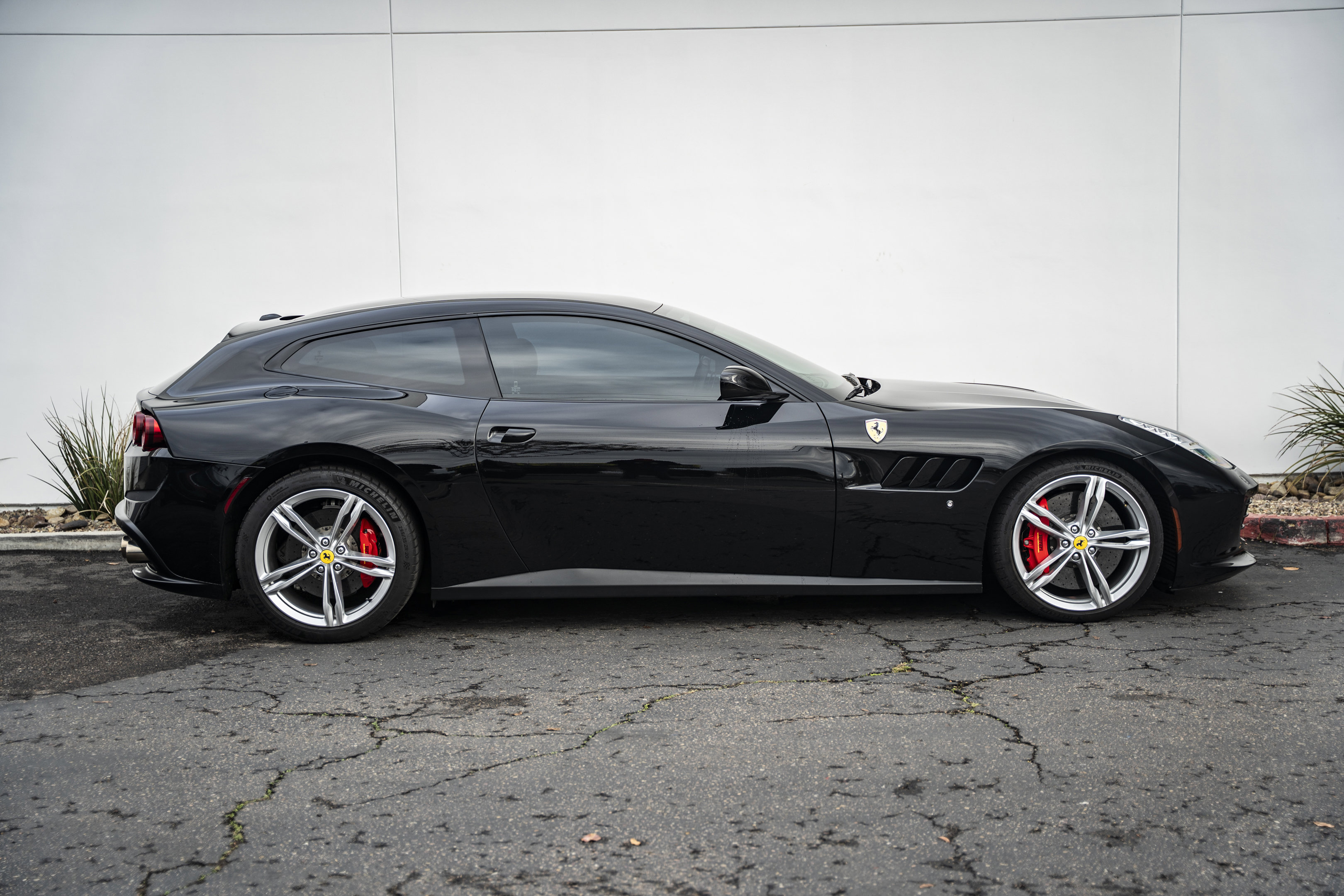 Certified 2018 Ferrari GTC4Lusso image 6