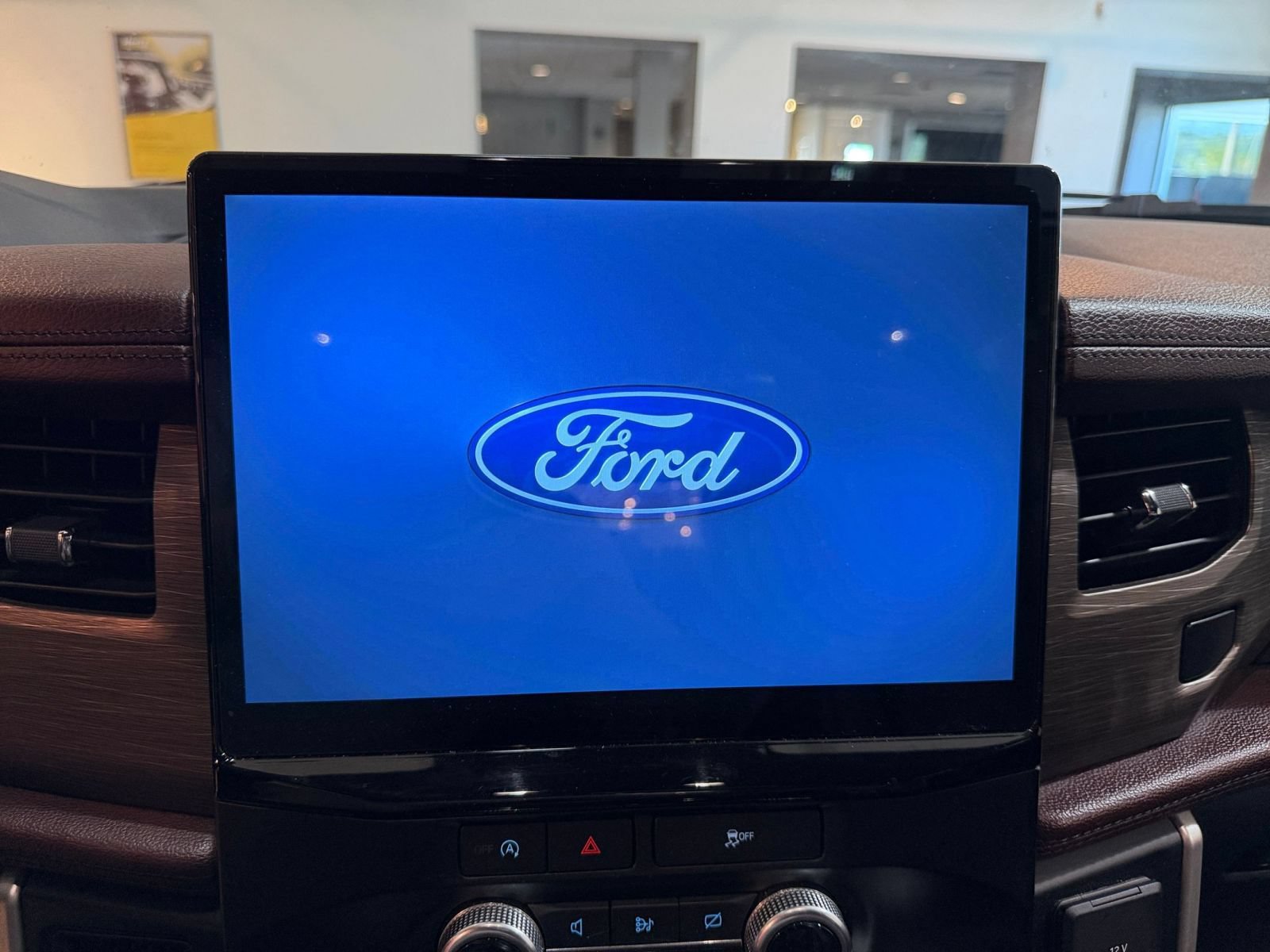 Used 2024 Ford Expedition Limited AWD/4WD image 16